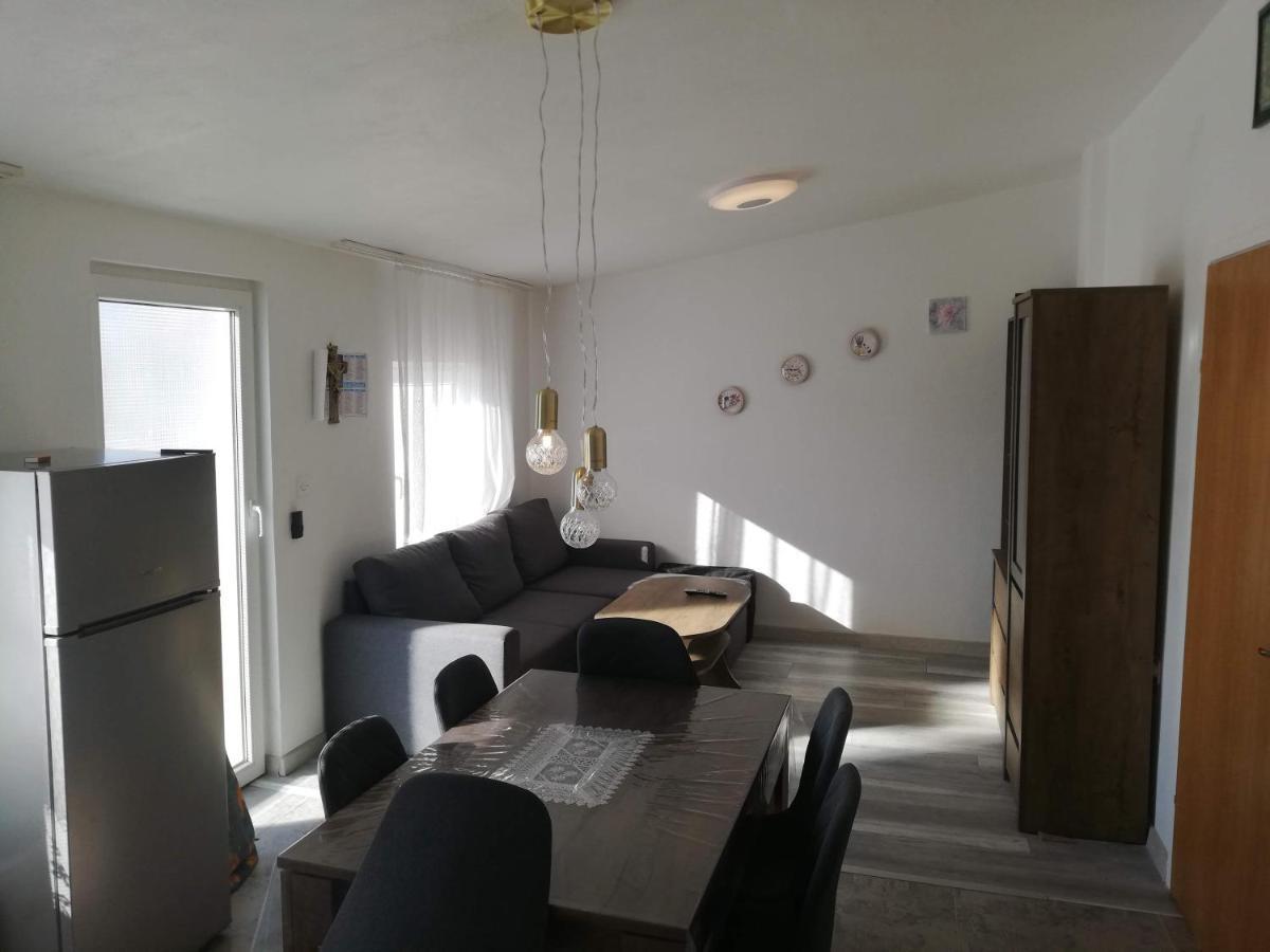 Apartman Kety Vir Exterior photo